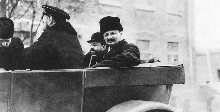 Лев Троцкий, Санкт-Петербург, 1918