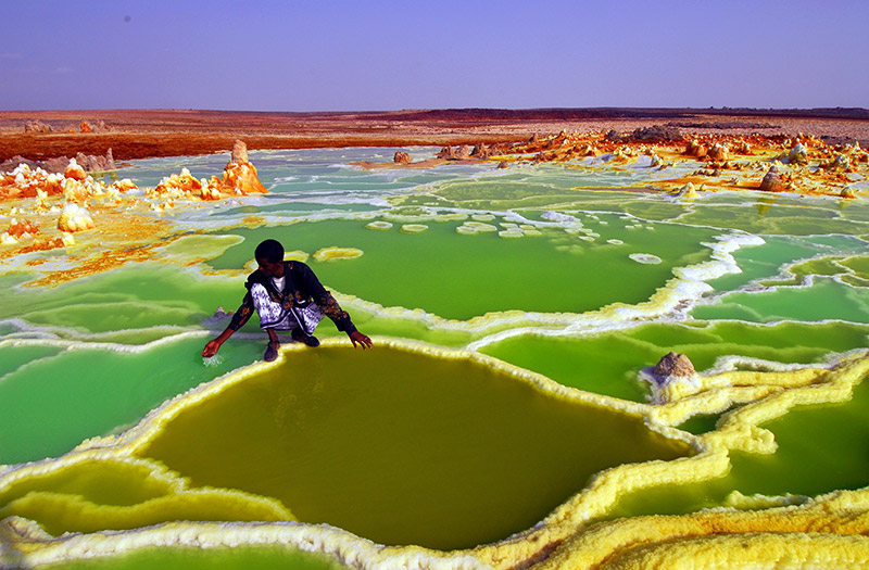 Кислотное озеро пустыни Данакиль