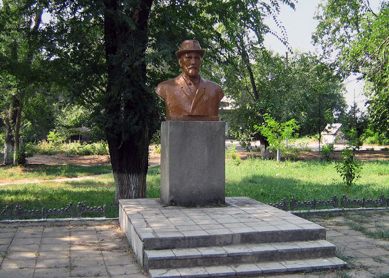 Бюст Мичурина