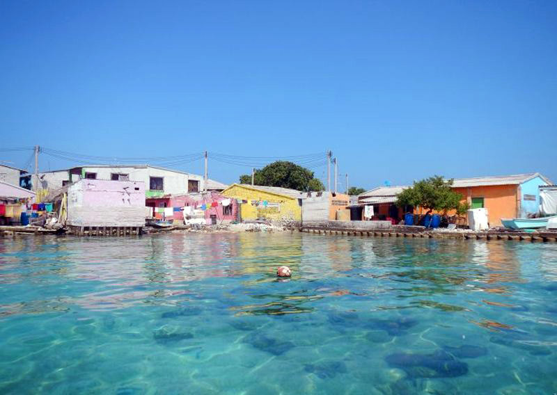 Прозрачное море у деревни Санта Круз дель Ислоте.