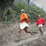 Бегущие индейцы из племени тарахумара